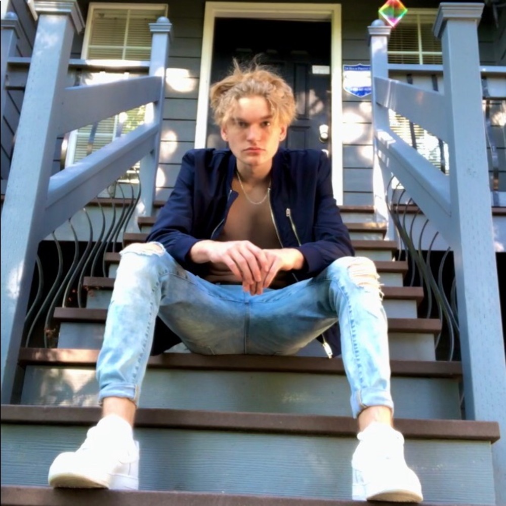 Meet your Posher, Ashton